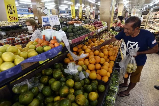 Prévia da inflação é impactada por gasolina mais barata e comida mais caraPrévia da inflação é impactada por gasolina mais barata e comida mais cara