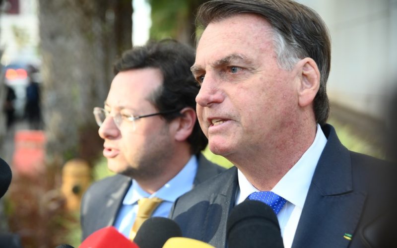 Bolsonaro deve depor nesta terça à PF em inquérito que apura se ex-presidente importunou baleia no litoral de SP