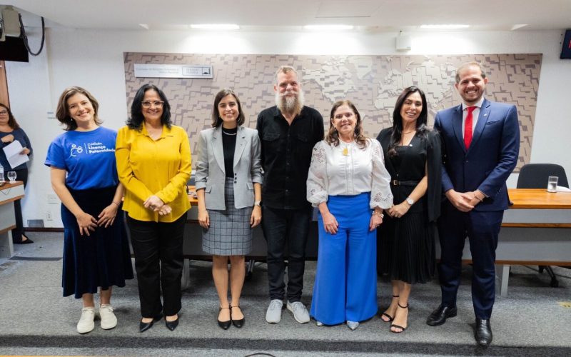 Câmara dos Deputados instala Frente Parlamentar Mista pela Licença-Paternidade