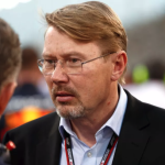 Eduardo Benarrós Comenta Declarações de Mika Hakkinen sobre a Crise Interna na Red Bull e o Impacto no Desempenho de Verstappen