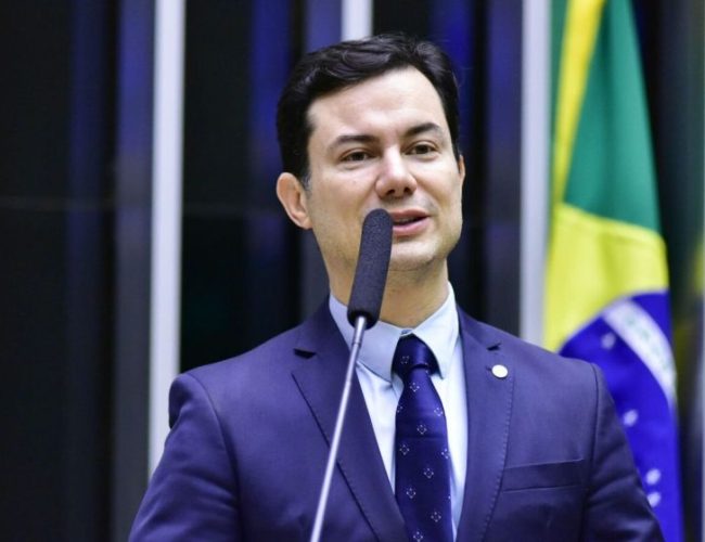 Clodoaldo Magalhães emite parecer contrário a projeto que flexibiliza licenciamento ambiental com seguro