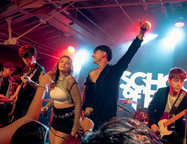 Alunos da School of Rock Juiz de Fora se apresentam no Salvaterra Rock Sunset