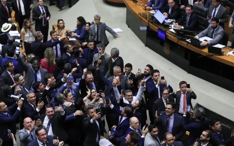 Câmara decide arquivar MP do IOF; proposta perde validade