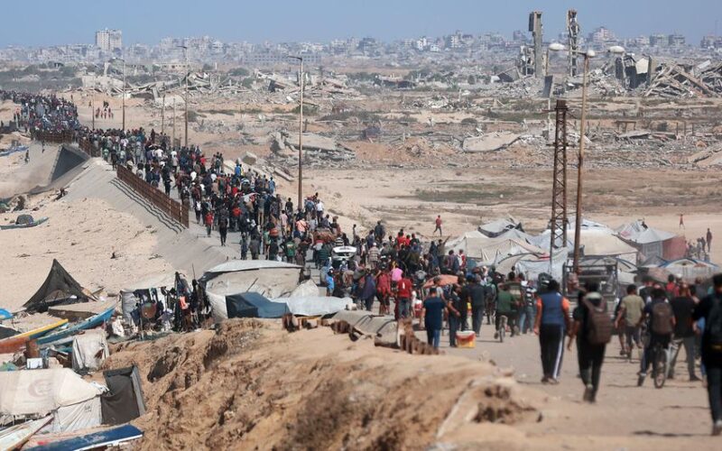 Após cessar-fogo, cerca de 300 mil palestinos voltam para Gaza