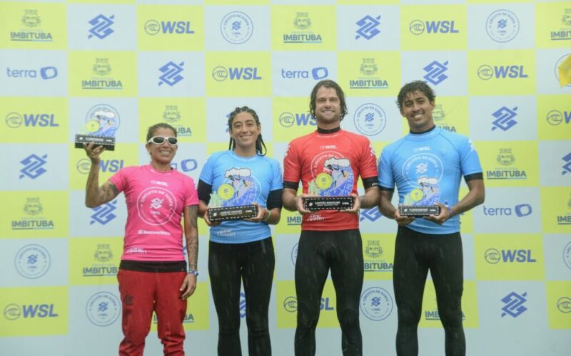 Matheus Navarro e Daniella Rosas conquistam vitória na competição da WSL na Vila