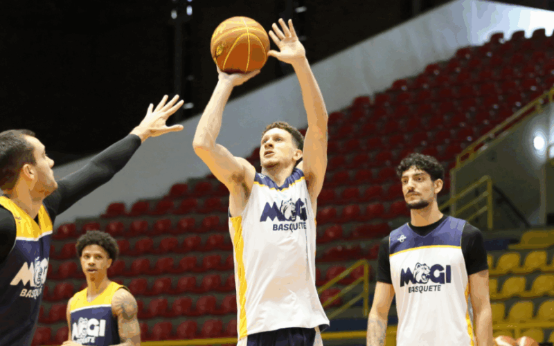 Mogi Basquete enfrenta Pinheiros visando vaga na final do Campeonato Paulista