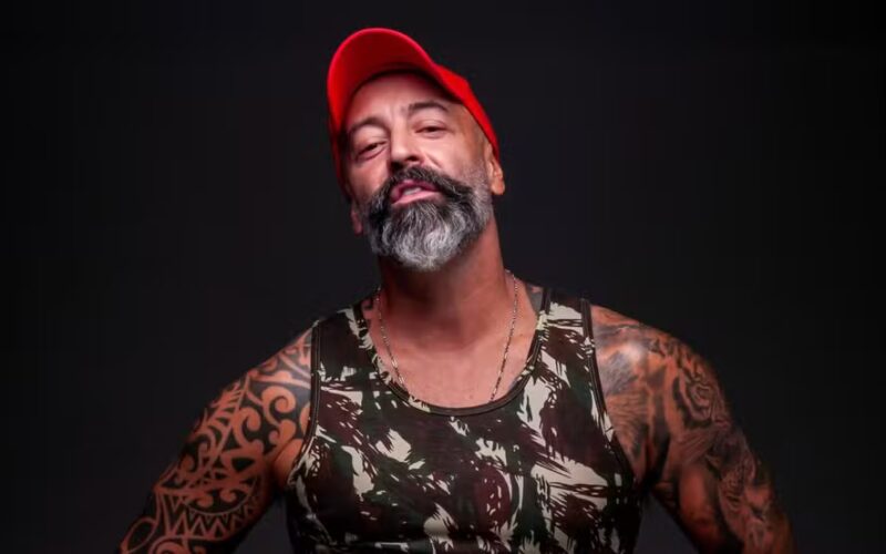 Cris Pereira, humorista, é sentenciado a 18 anos de prisão por crime de estupro contra vulnerável.