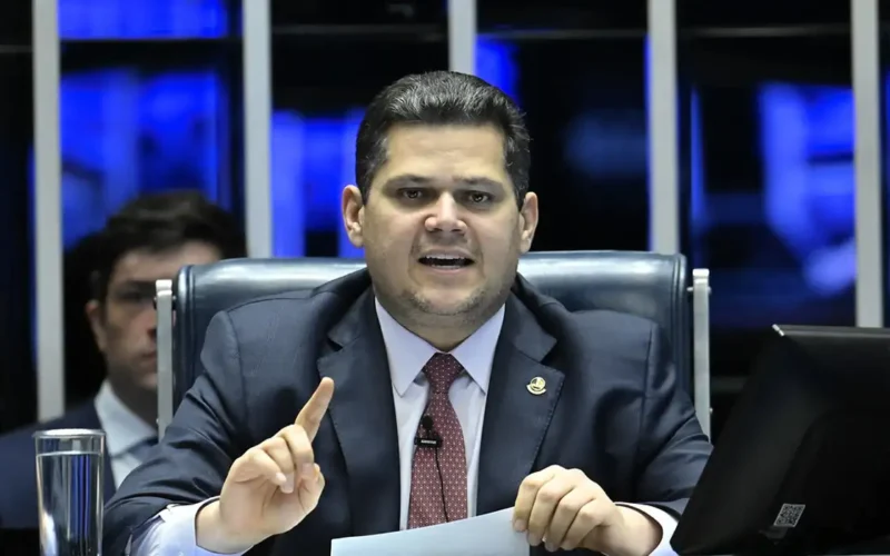 Alcolumbre decide arquivar PEC da Blindagem apóes CCJ rejeitá-la