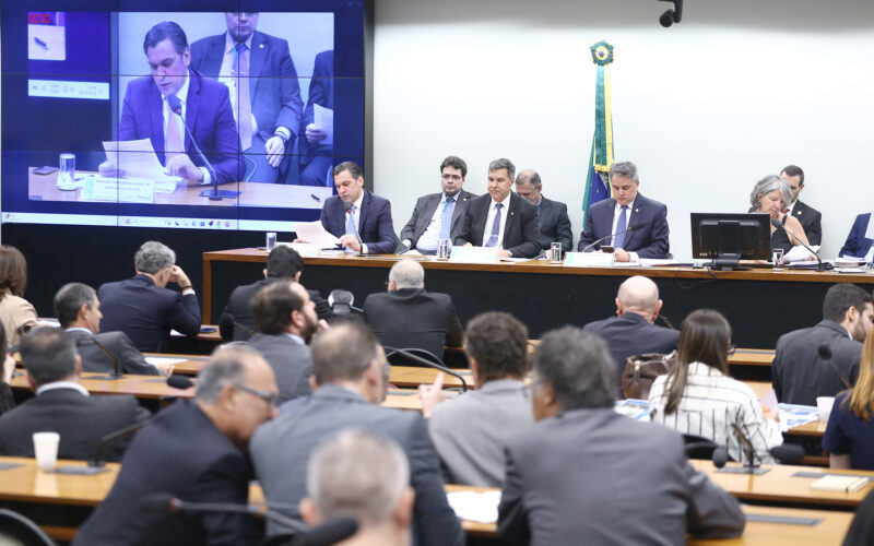 Orçamento para campanhas eleitorais em 2026 chega a quase R$ 5 bilhões no Congresso