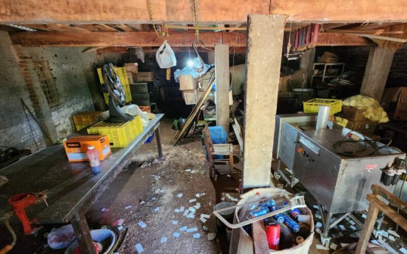 Ação conjunta resulta na apreensão de 600 kg de alimentos inadequados e fecha agroindústria em Liberato Salzano