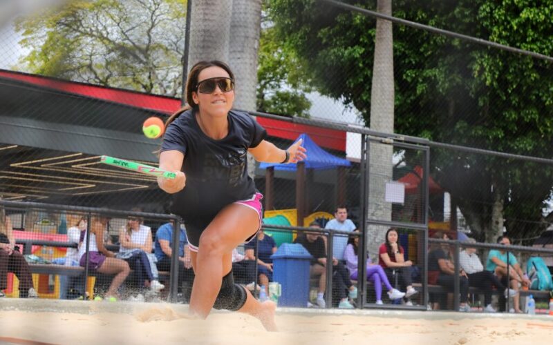 Agenda esportiva do Clube de Campo de Mogi das Cruzes movimenta torneios de beach tennis e tênis