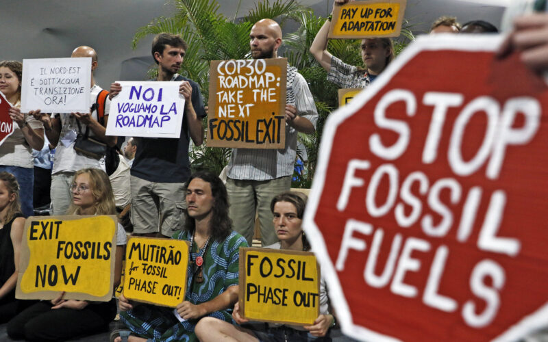 COP30 aprova acordo climático com ênfase na adaptação e metas para o futuro da Terra