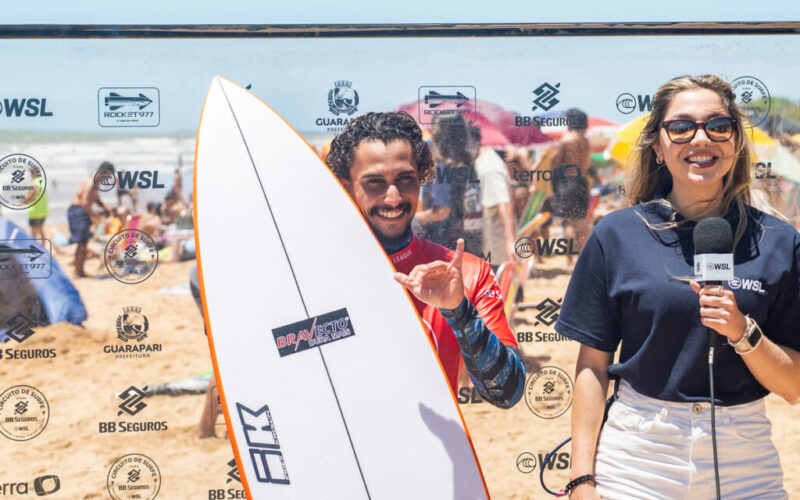 Destaque de Mateus Sena no QS na Praia D´Ulé impressiona plateia