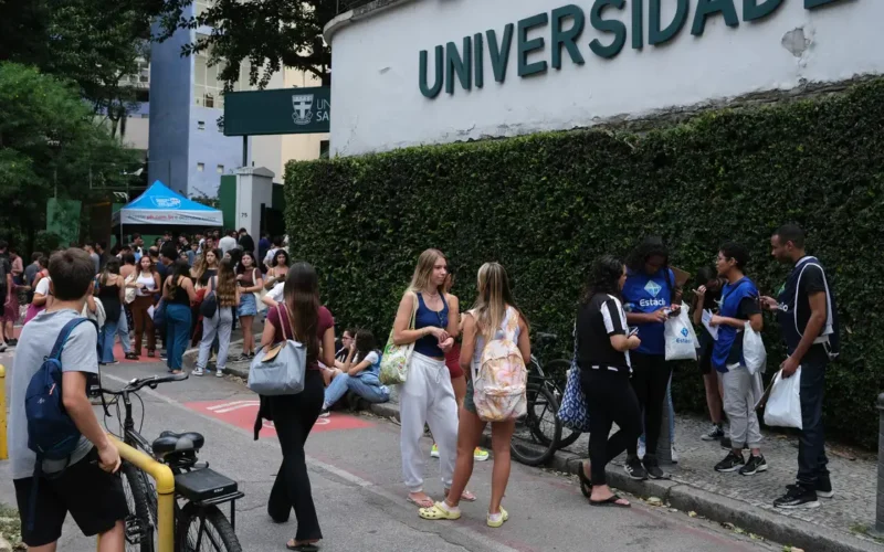 Estudantes enfrentam desafios em provas de matemática e ciências naturais no Enem 2025