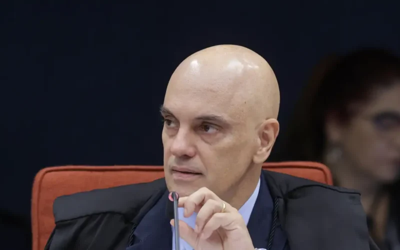 Decisão de Moraes leva à prisão de envolvidos em trama golpista.