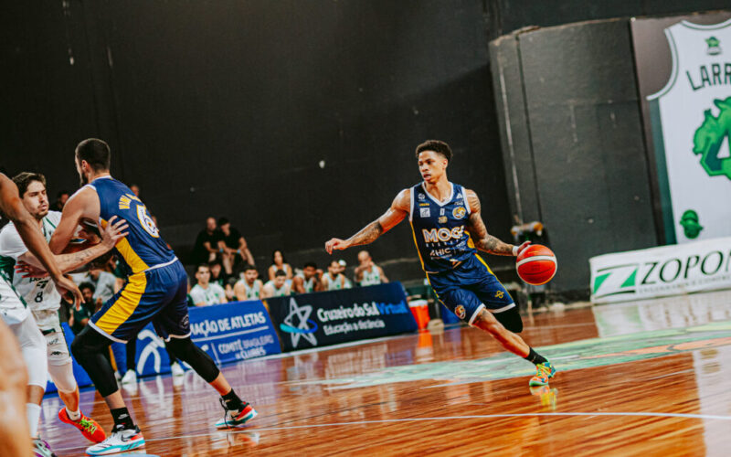 Mogi Basquete enfrenta Bauru em jogo acirrado.