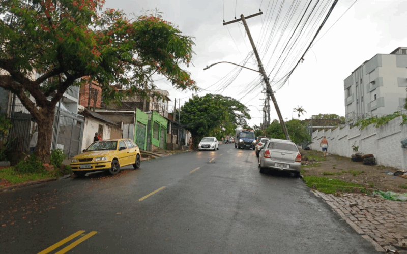 Chuva intensa provoca caos em Porto Alegre no final de semana