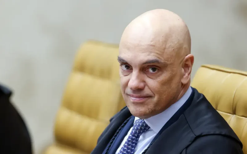 Autoridades dos EUA excluem Alexandre de Moraes e sua esposa da lista da Lei Magnitsky.