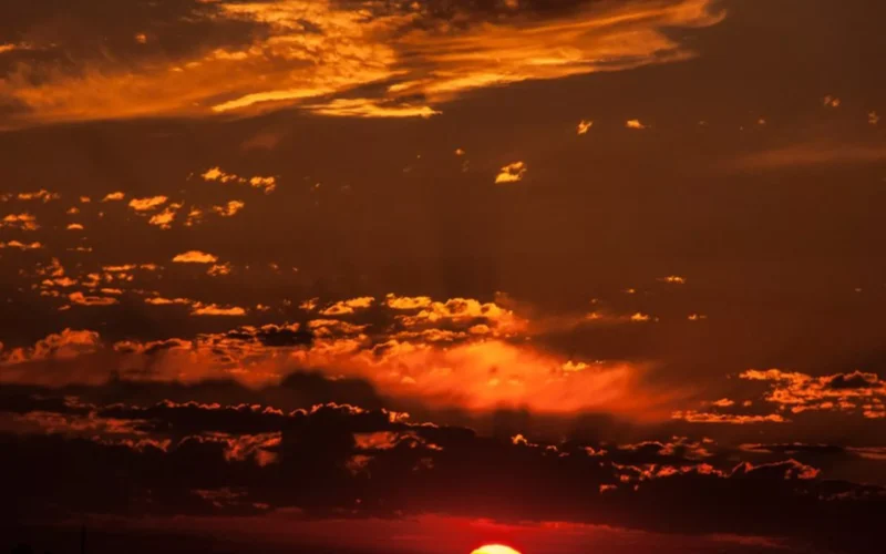 RS continua sob forte calor e previsão de chuvas intensas a partir de segunda-feira, indica boletim meteorológico
