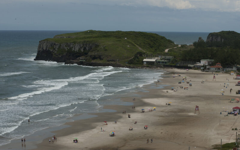 Fepam lança relatório inicial sobre condições das praias na temporada 2025/2026