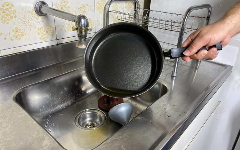 Especialista alerta para os riscos do descarte inadequado de óleo vegetal