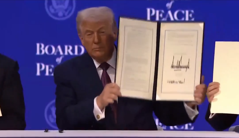 Trump inicia iniciativa de diálogo e promete cooperação com a ONU para promover a paz.