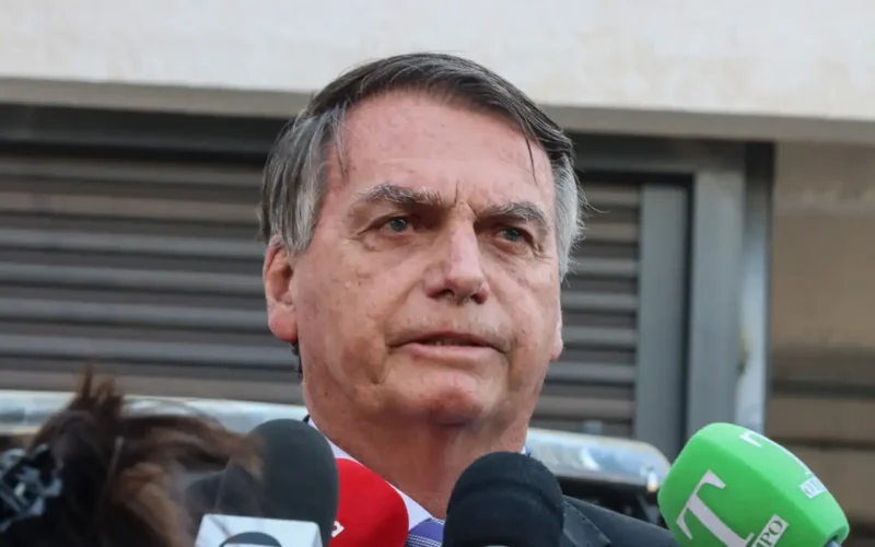Moraes concede aval para Bolsonaro realizar exames médicos após acidente doméstico