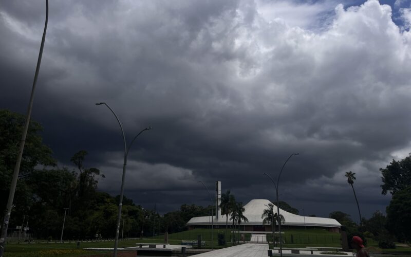 Inmet emite alerta laranja de tempestade para região do Rio Grande do Sul no domingo (18)