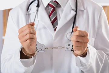 Médico é condenado a indenizar família de paciente morta durante lipoaspiração
