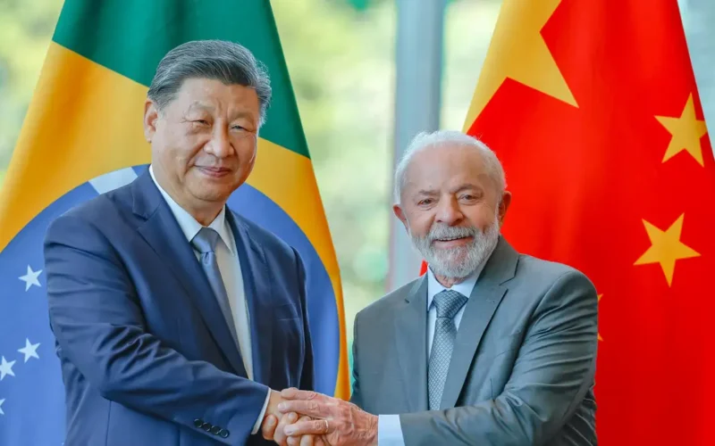 Lula libera entrada de chineses no Brasil sem visto