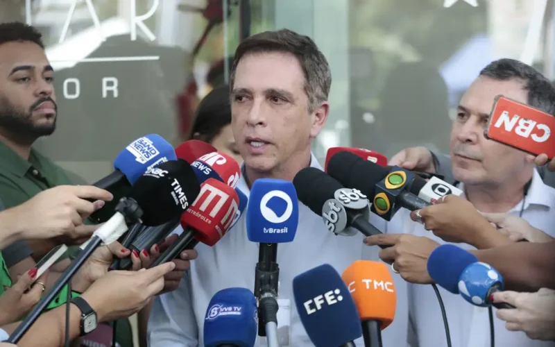 Profissional da saúde de Bolsonaro confirma diagnóstico de leve lesão na cabeça