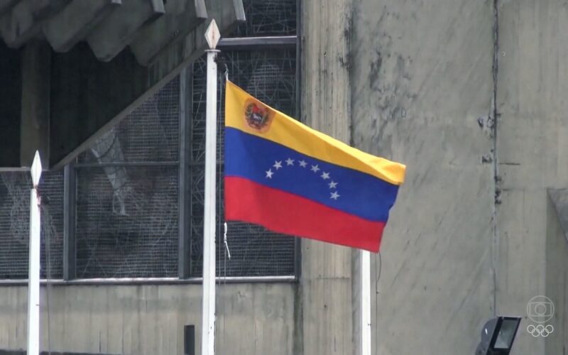 Venezuela sofre perdas de 100 vítimas em decorrência de ataque dos Estados Unidos.