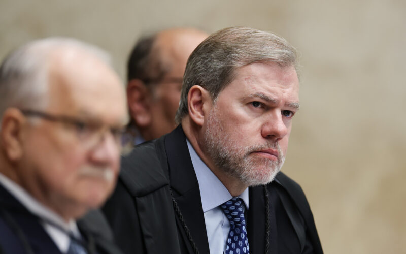 Autoridades policiais solicitam que Dias Toffoli se afaste do caso Master; ministro nega qualquer ligação financeira com Vorcaro