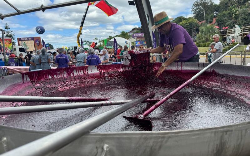 Mil quilos de sagu são distribuídos durante a celebração da Festa da Uva 2026