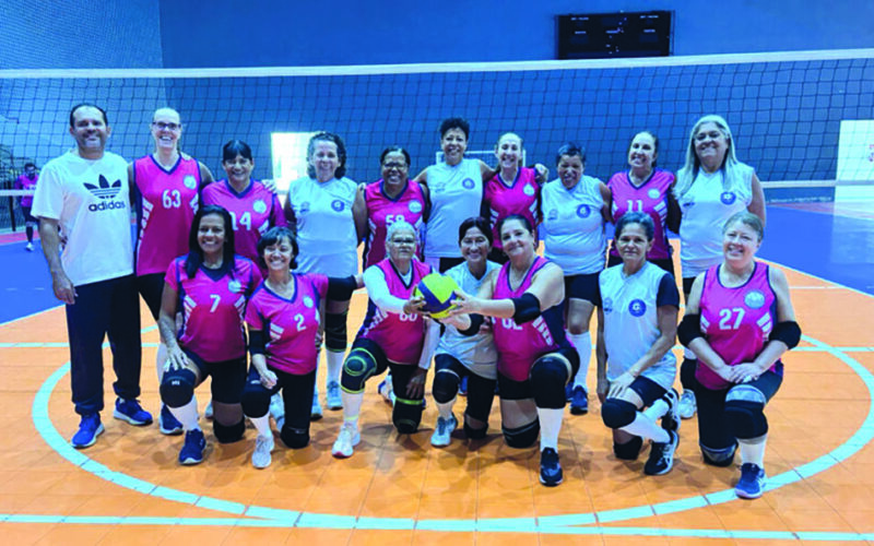 Representantes de Mogi das Cruzes disputam título nacional da Superliga de Vôlei da Melhor Idade.
