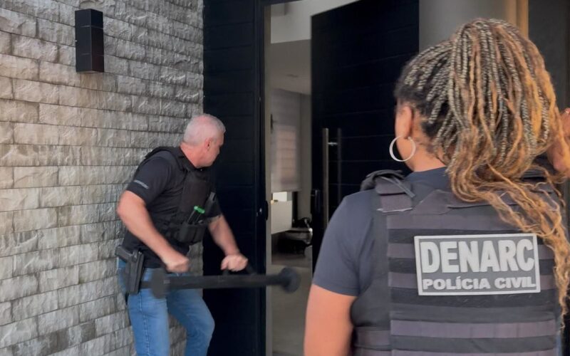 Operação da Polícia Civil resulta na prisão de 17 suspeitos por tráfico de maconha no Rio Grande do Sul.