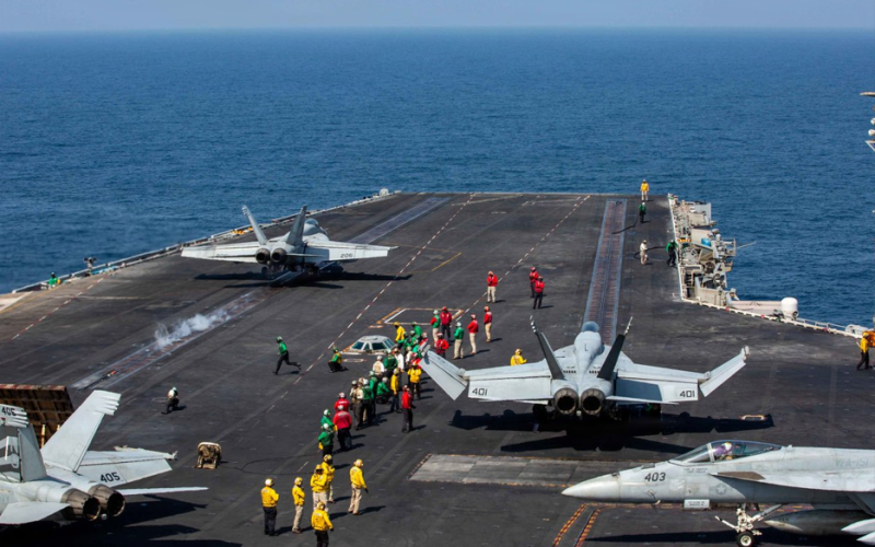 Oficiais americanos desmentem: mísseis iranianos não atingiram o porta-aviões Abraham Lincoln nos EUA