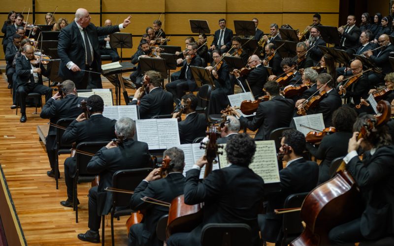 Show histórico da Ospa reúne grandes nomes da música regional gaúcha em homenagem aos 400 anos das Missões.