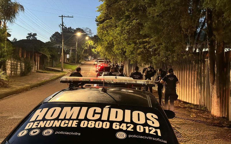 Ação policial investiga associação com ataques a policiais e mortes na capital gaúcha