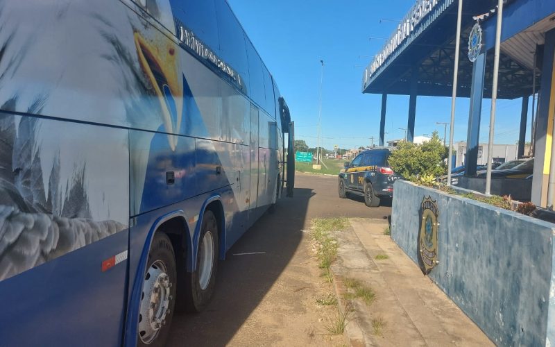 Polícia Rodoviária Federal apreende grande carga de vinhos de luxo no valor de 300 mil reais em Rosário do Sul