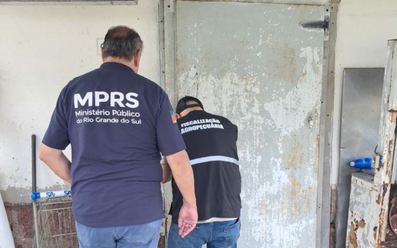 Operação apreende grande quantidade de alimentos inadequados em Lavras do Sul