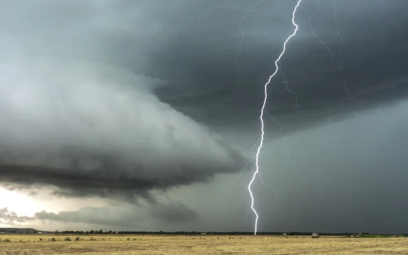Rio Grande do Sul enfrenta risco de tempestades com ventos fortes e possibilidade de granizo