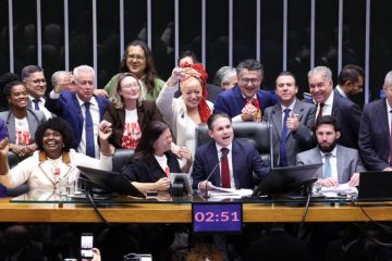 Câmara Legislativa aprova em duas votações proposta que extingue a jornada 6×1