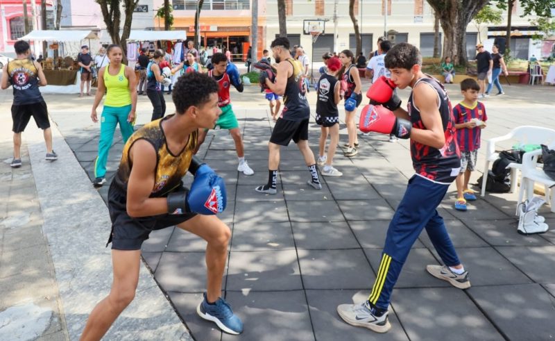 Mogi Abraça o Centro oferece atividades esportivas na Praça Oswaldo Cruz