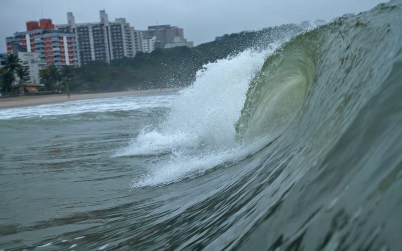 Expectativa de grandes ondas aquece início do Hang Loose Surf Attack