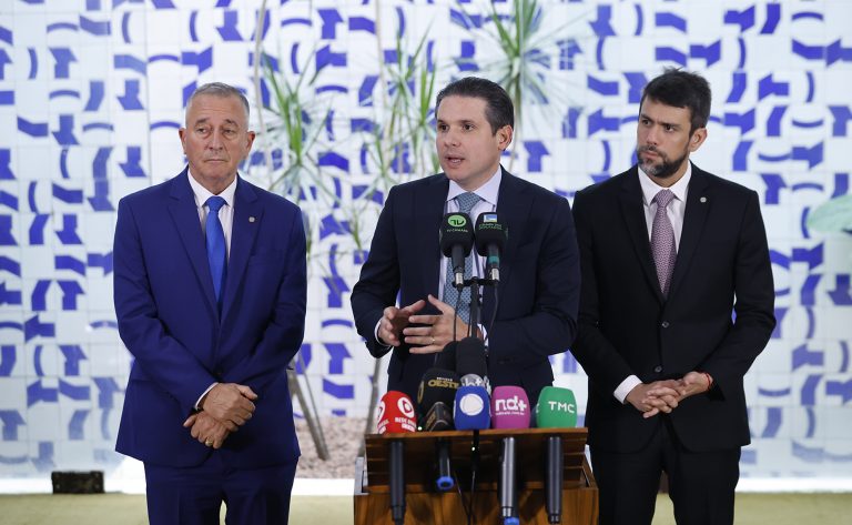 Suspensa a Apresentação do Relatório sobre o Fim da Jornada: Placar de 6 a 1