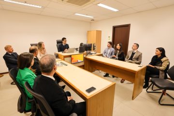 Novo pacto estabelece 1,4 mil novas vagas em penitenciárias do RS e reduz penalidades por falta de capacidade.