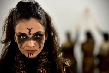 Teatro ao ar livre: Três Mosqueteiros encanta Porto Alegre com apresentação sem custo