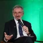 Aumento de tarifas nos EUA afeta indústria brasileira de calçados, máquinas e outros setores
