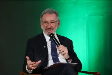 Aumento de tarifas nos EUA afeta indústria brasileira de calçados, máquinas e outros setores